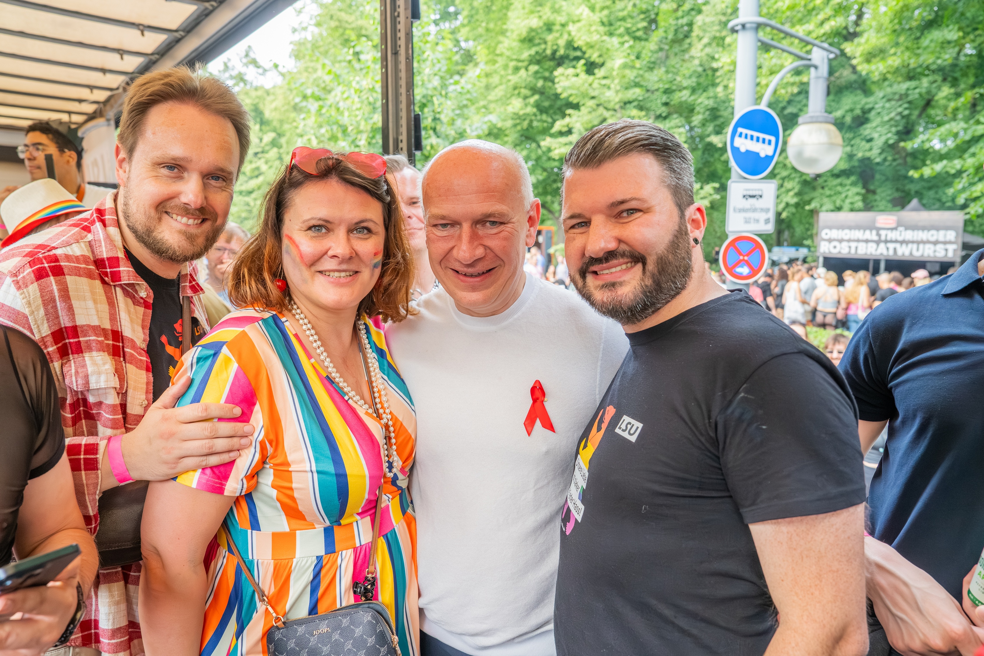 Kai Wegner auf dem Berliner CSD 2025
Bild: Lukas Hanke